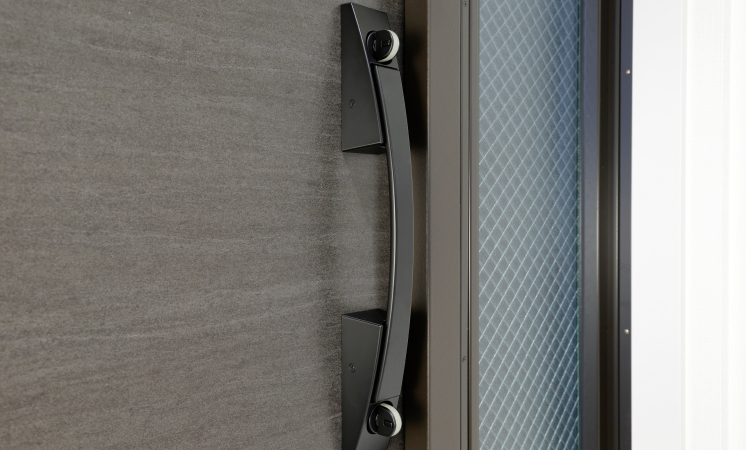 ダブルロック玄関ドア