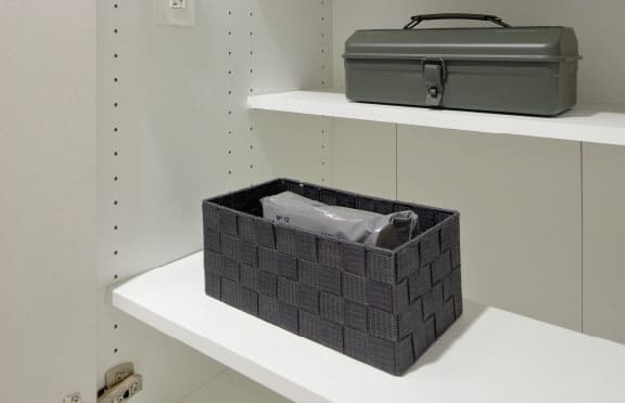 前後に分割した棚板