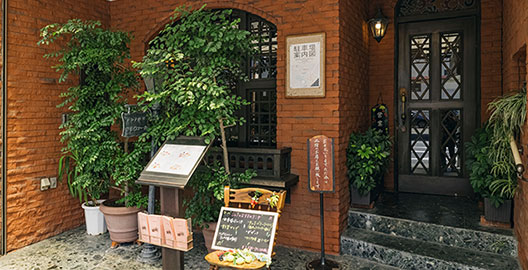 サモワァール（徒歩3分/約190m）