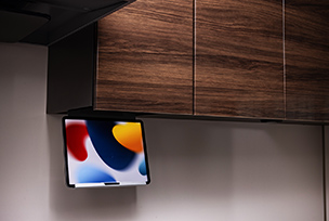 下部タブレット置場付吊戸棚