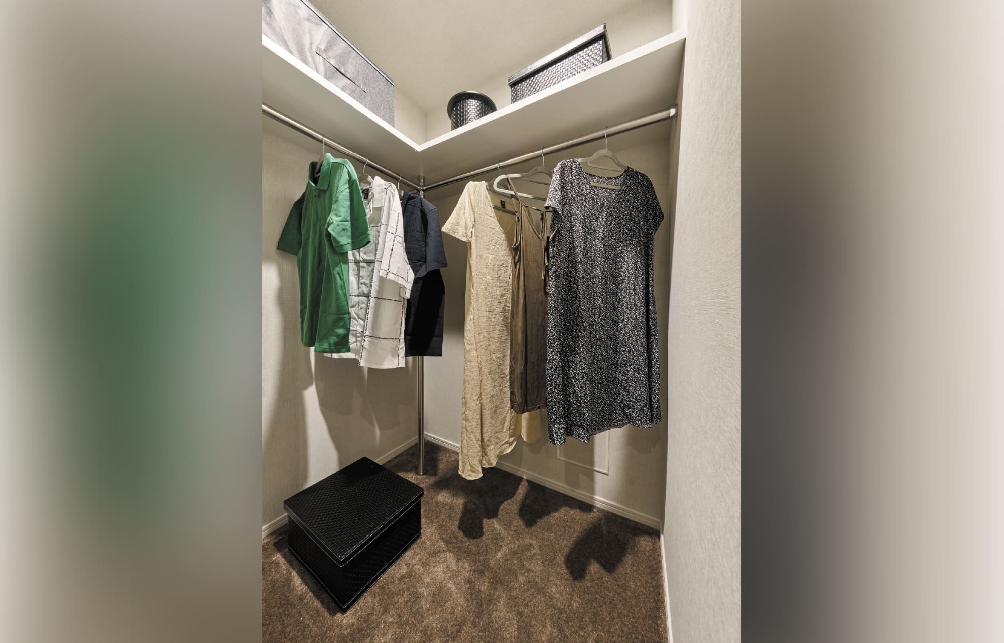 WALK IN CLOSET
