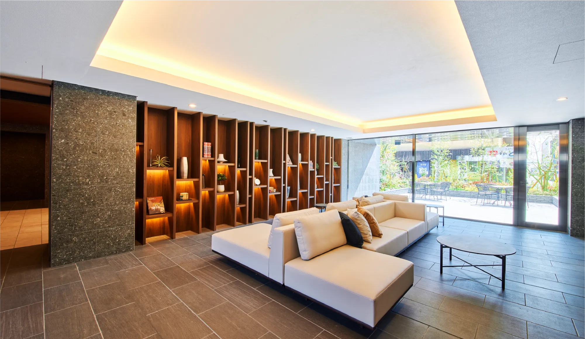 ENTRANCE LOUNGE & TERRACE