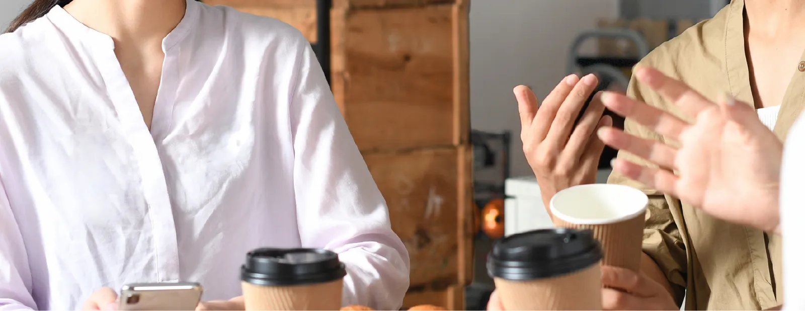 MAMA’S COMMENT 背景