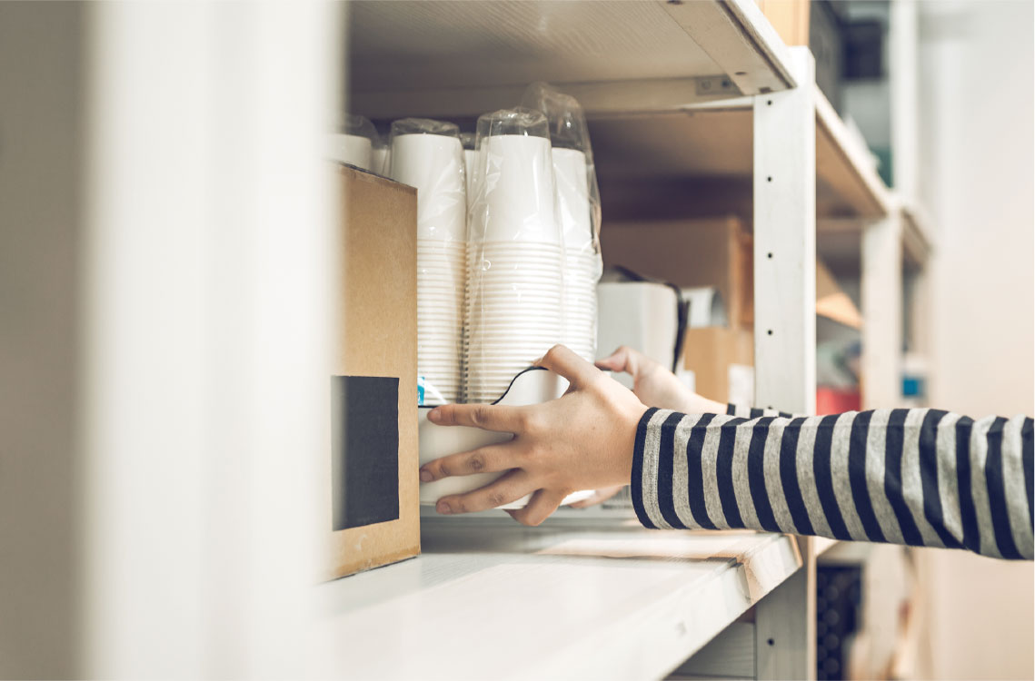 一回共用部の防災備蓄倉庫に防災備品を設備